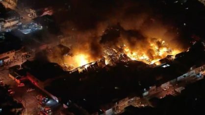 Impressionante: incêndio atinge galpão perto do Aeroporto Internacional de Guarulhos, em SP; veja