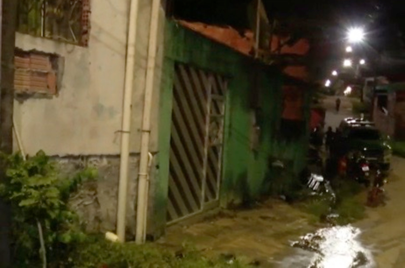 Família chora morte de homem executado dentro da própria casa no bairro Alfredo Nascimento; veja vídeo