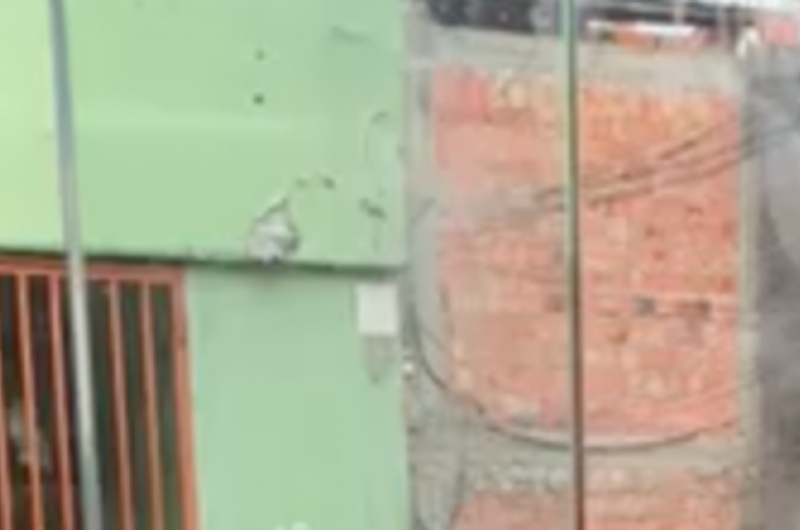Homem é esfaque4do e agoniz4 em rua da Compensa; veja vídeo